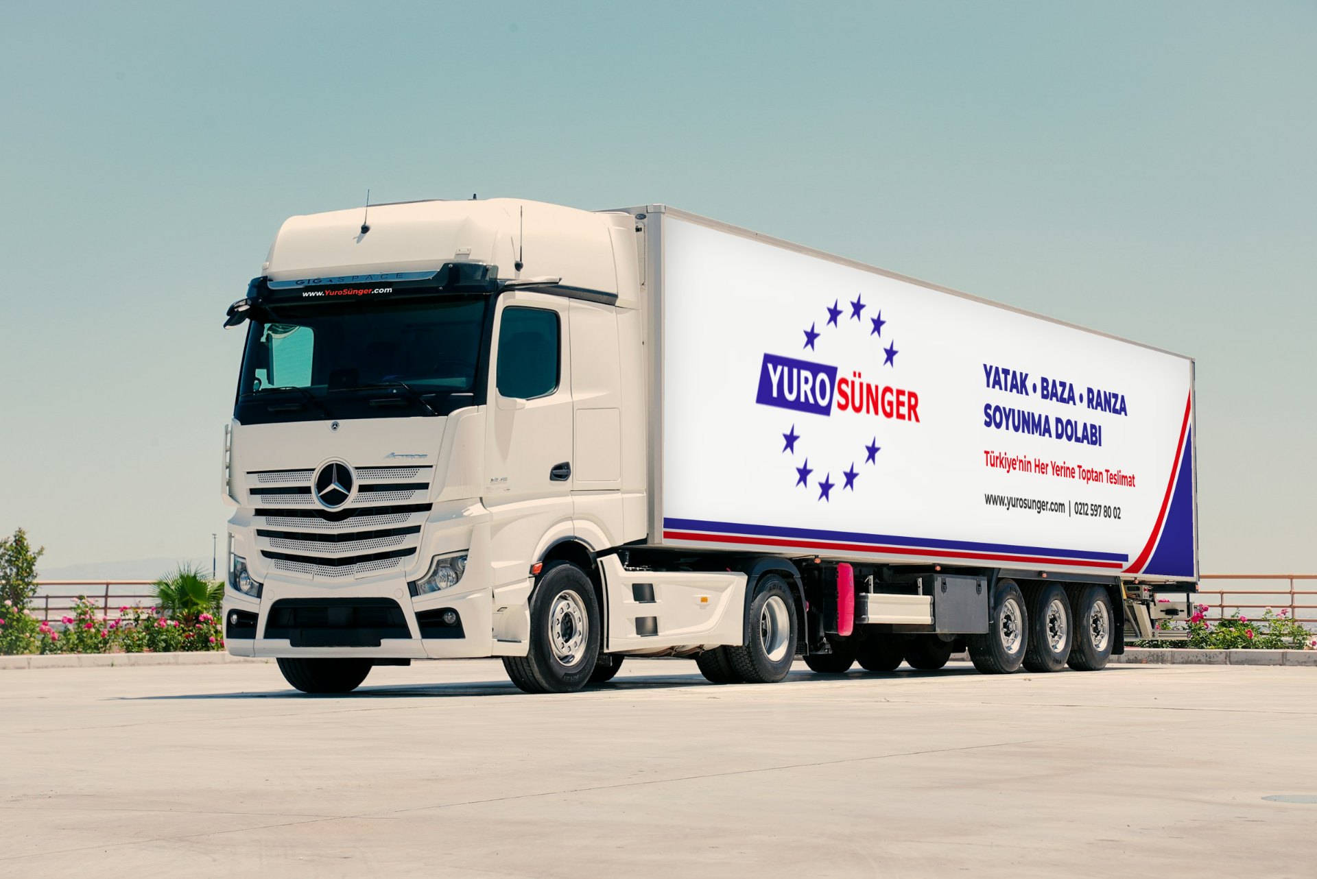 Yuro Sünger logolu nakliye tırı